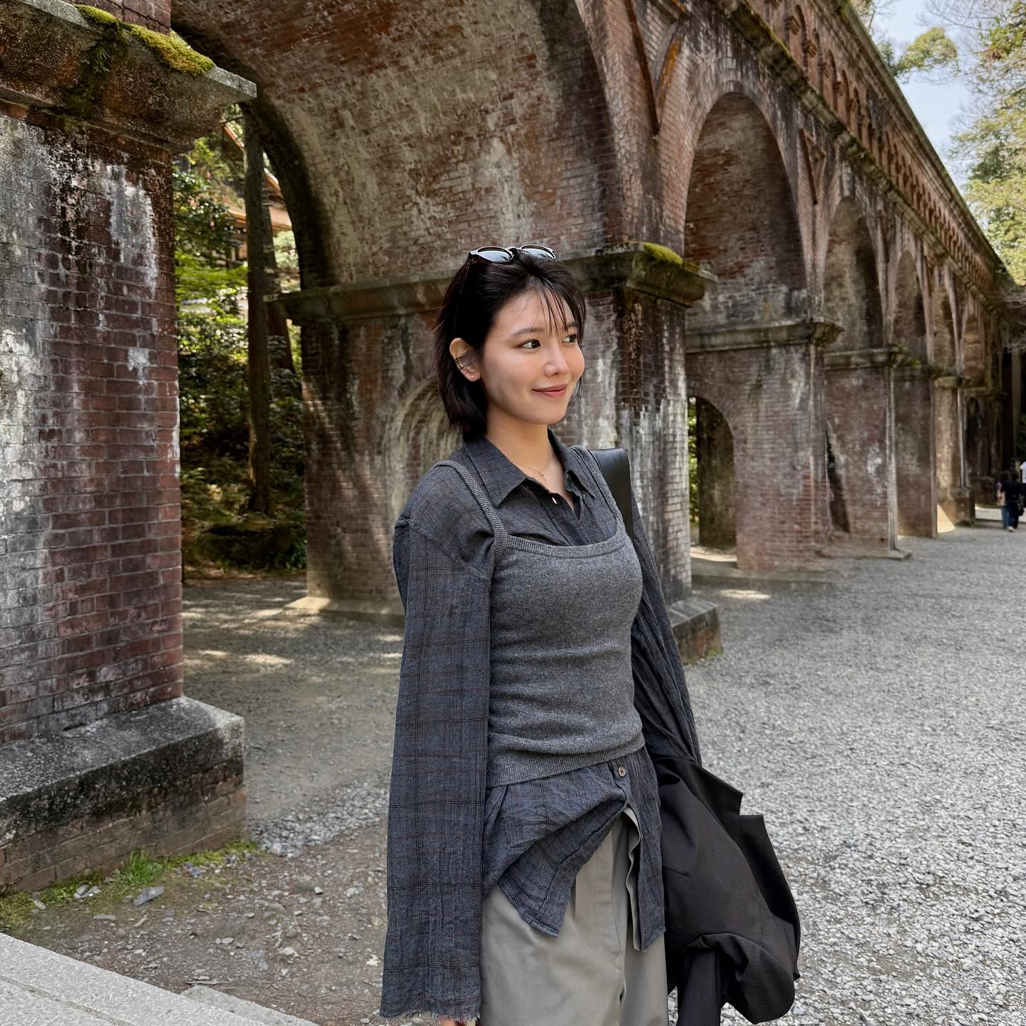 Bí quyết mặc đẹp của người yêu tài tử Jung Kyung Ho, U40 ai cũng muốn sành điệu như thế này- Ảnh 9. Bí quyết mặc đẹp của người yêu tài tử Jung Kyung Ho, U40 ai cũng muốn sành điệu như thế này- Ảnh 9.