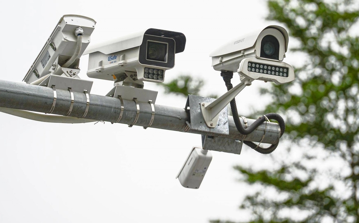 1.800 ‘mắt thần’ AI soi khắp Hà Nội, tất cả tài xế chú ý những lỗi dễ mất ngay tiền triệu- Ảnh 1. 1.800 ‘mắt thần’ AI soi khắp Hà Nội, tất cả tài xế chú ý những lỗi dễ mất ngay tiền triệu- Ảnh 1.