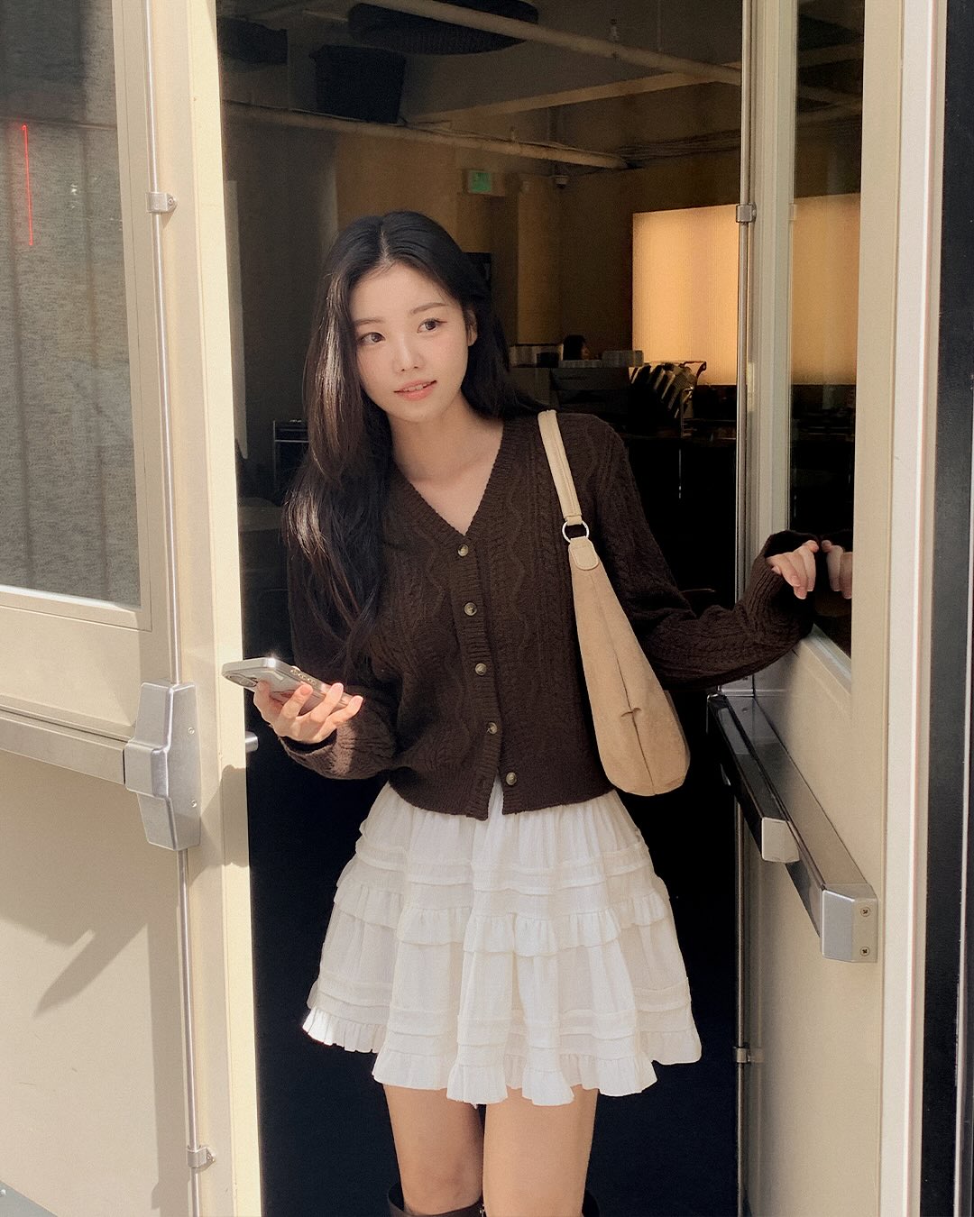 5 tông màu trang phục tôn da tốt nhất, mặc lên còn rất sang thì ai cũng phải có- Ảnh 9. 5 tông màu trang phục tôn da tốt nhất, mặc lên còn rất sang thì ai cũng phải có- Ảnh 9.