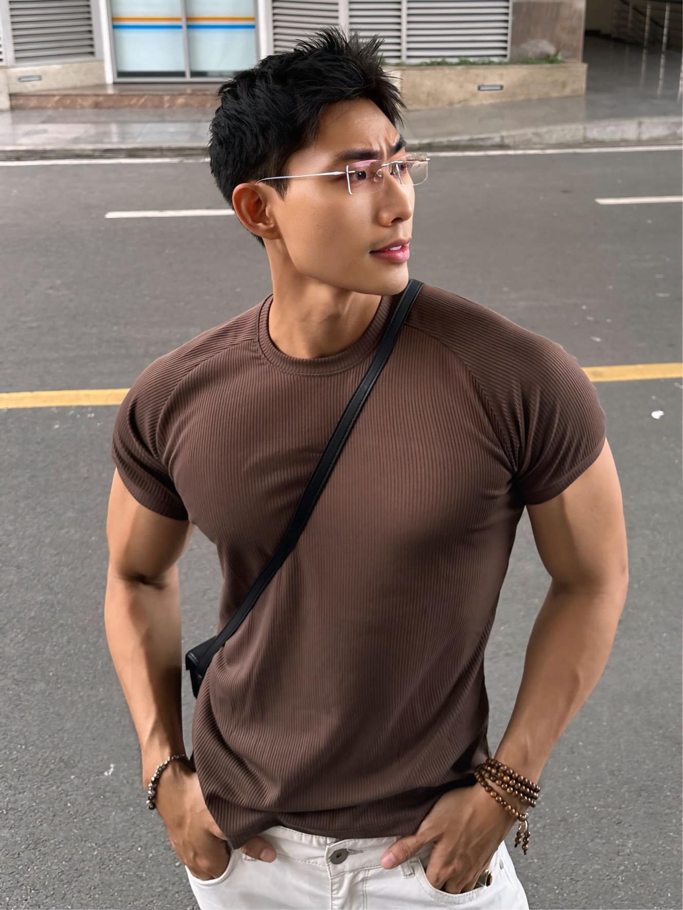 Nam thần Vbiz siêng cởi đồ trên sàn diễn, body 6 múi mướt mắt nhưng liên tục vướng nghi vấn yêu đồng giới- Ảnh 11. Nam thần Vbiz siêng cởi đồ trên sàn diễn, body 6 múi mướt mắt nhưng liên tục vướng nghi vấn yêu đồng giới- Ảnh 11.