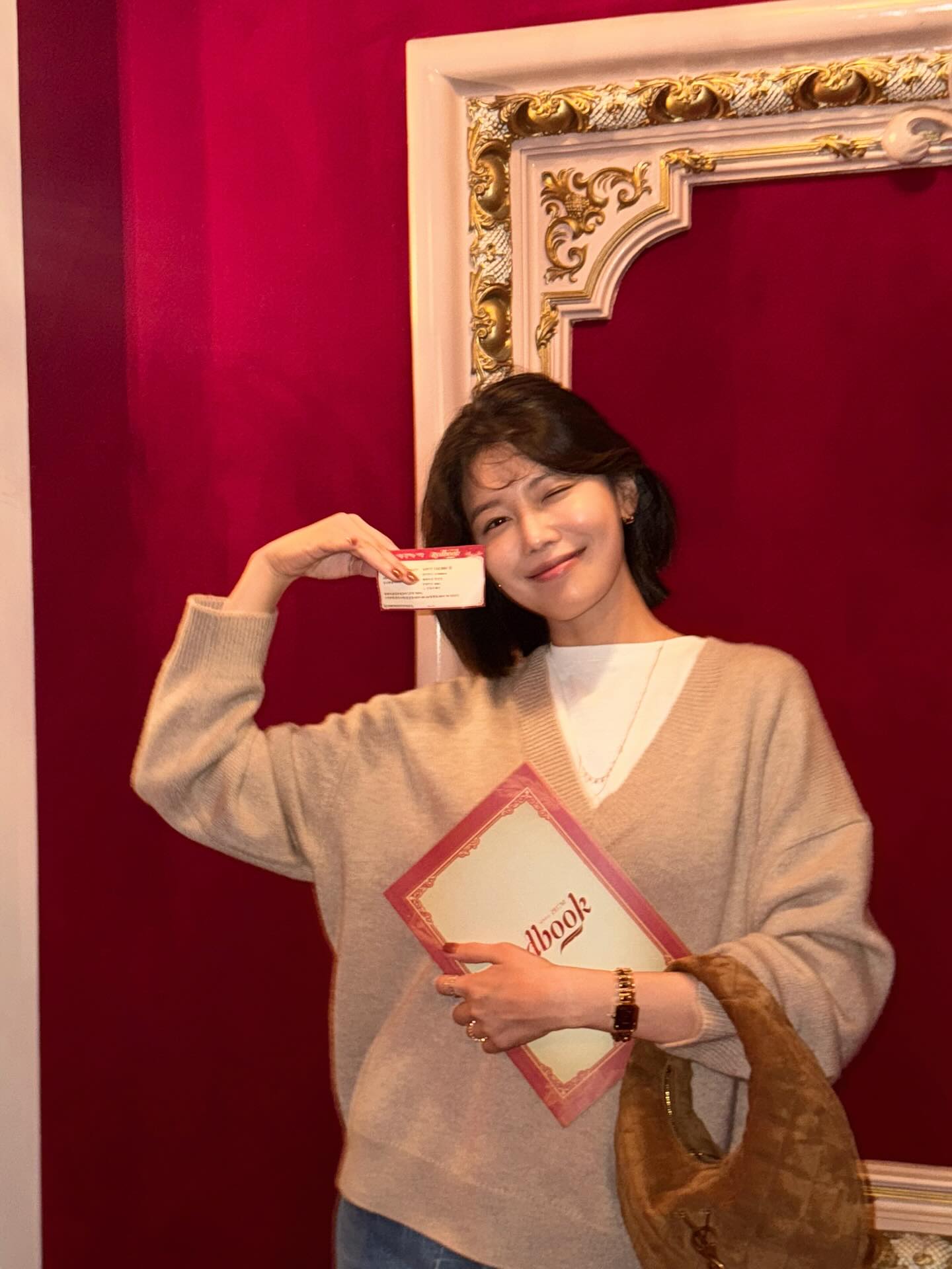 Bí quyết mặc đẹp của người yêu tài tử Jung Kyung Ho, U40 ai cũng muốn sành điệu như thế này- Ảnh 10. Bí quyết mặc đẹp của người yêu tài tử Jung Kyung Ho, U40 ai cũng muốn sành điệu như thế này- Ảnh 10.