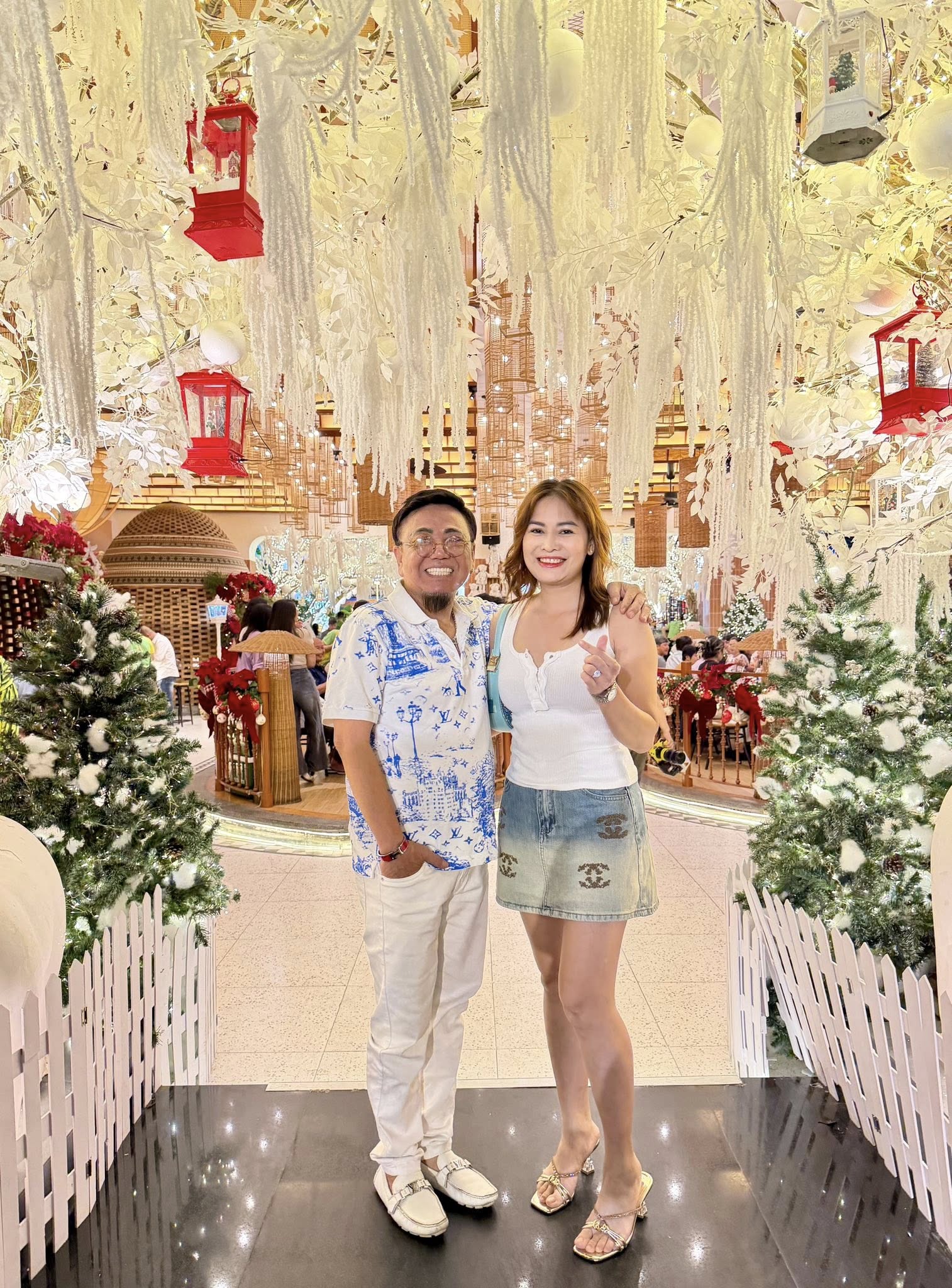 Nam nghệ sĩ từng là đại gia một thời, phường nào cũng có nhà: 62 tuổi sống an phận bên vợ 2 kém 23 tuổi- Ảnh 2. Nam nghệ sĩ từng là đại gia một thời, phường nào cũng có nhà: 62 tuổi sống an phận bên vợ 2 kém 23 tuổi- Ảnh 2.