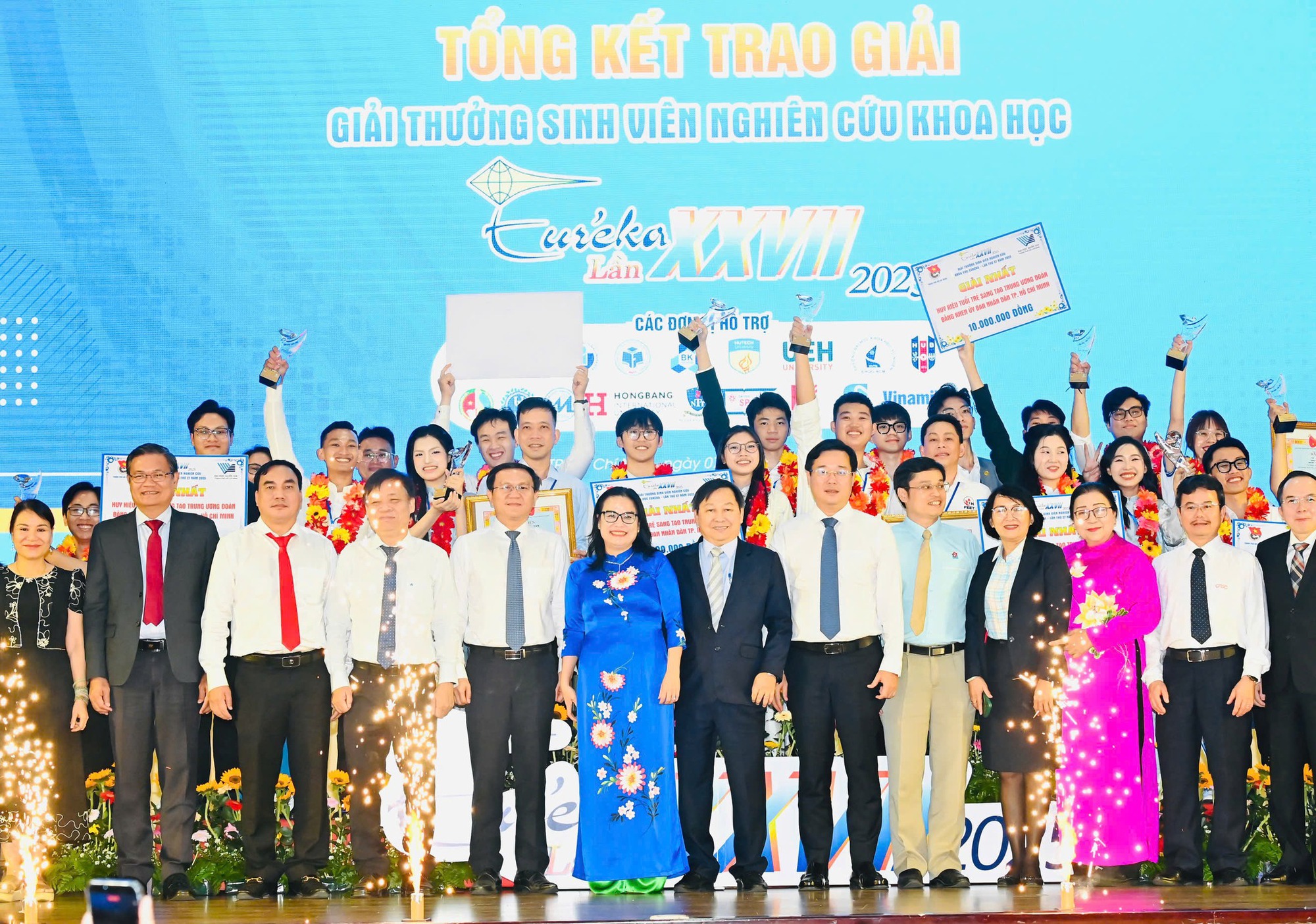 "Hỗ trợ tâm lý cho người bị ung thư" đoạt giải nhất Nghiên cứu khoa học Euréka năm 2025- Ảnh 2. "Hỗ trợ tâm lý cho người bị ung thư" đoạt giải nhất Nghiên cứu khoa học Euréka năm 2025- Ảnh 2.