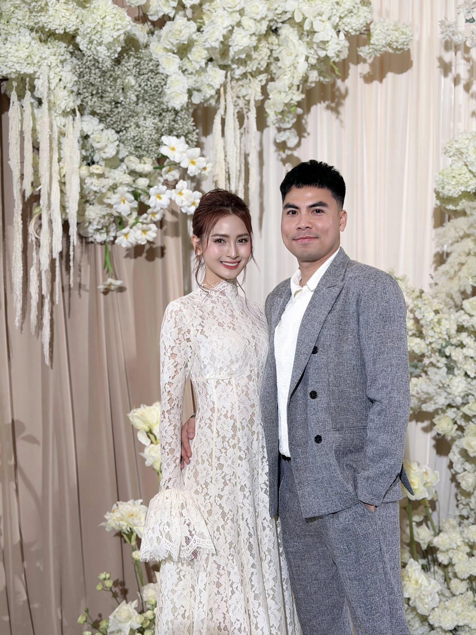 MC Huyền Tạt Mù tạt sánh đôi với MC Huyền Tạt Mù tạt sánh đôi với