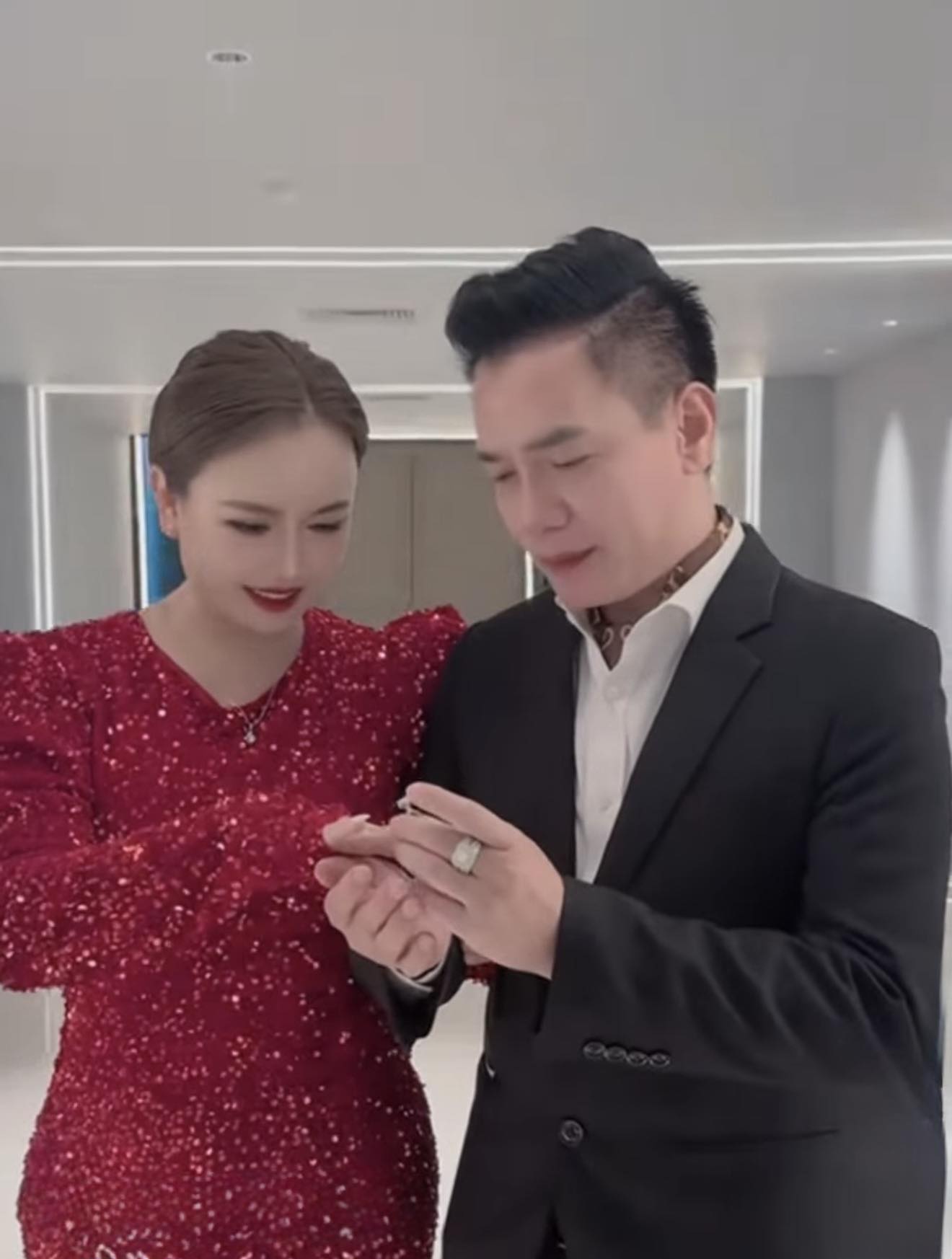 Diễn viên Hoàng Yến rục rịch kết hôn lần thứ 5?- Ảnh 1. Diễn viên Hoàng Yến rục rịch kết hôn lần thứ 5?- Ảnh 1.