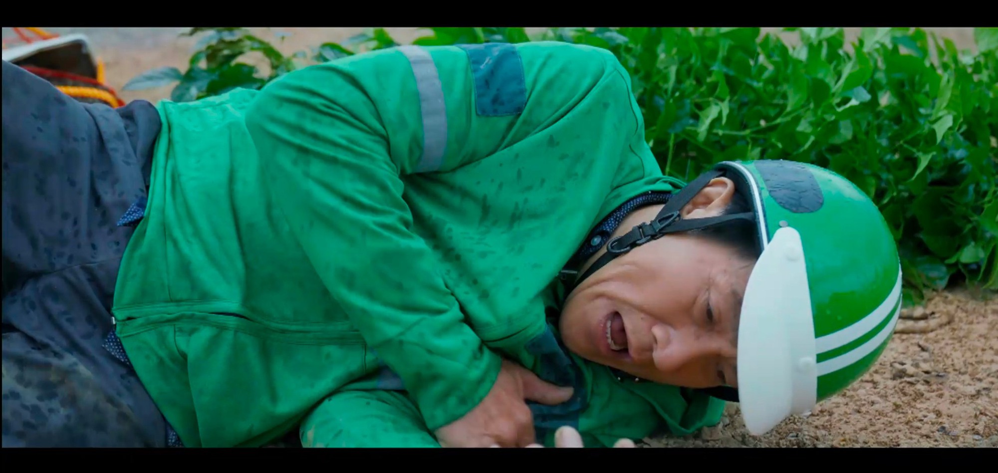 Gia cảnh sa sút, 2 vợ chồng giấu nhau đi làm shipper nhưng bị cả MXH lên án- Ảnh 3. Gia cảnh sa sút, 2 vợ chồng giấu nhau đi làm shipper nhưng bị cả MXH lên án- Ảnh 3.