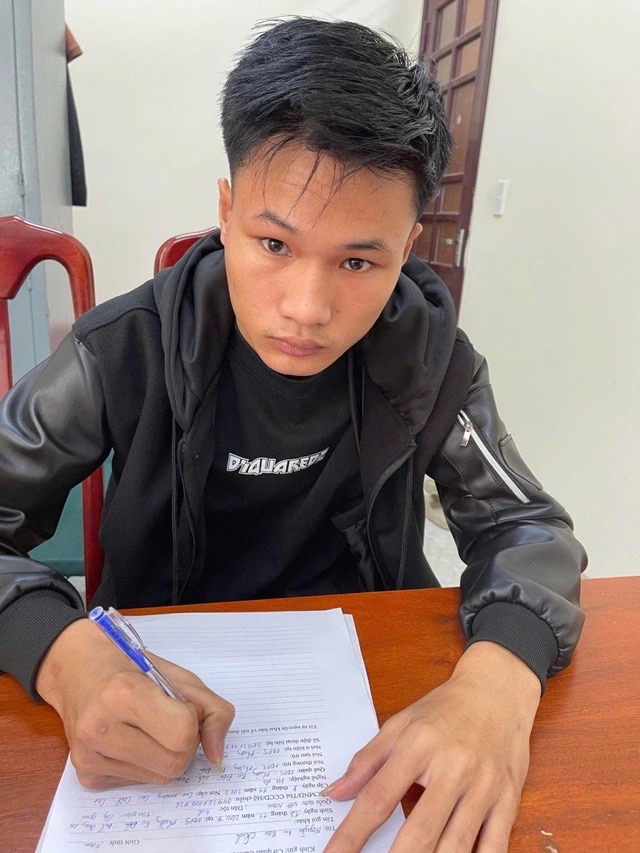 Vụ nam sinh lớp 12 bị đánh tử vong ở quán bi-a: Bất ngờ quan hệ giữa nghi phạm và nạn nhân- Ảnh 1. Vụ nam sinh lớp 12 bị đánh tử vong ở quán bi-a: Bất ngờ quan hệ giữa nghi phạm và nạn nhân- Ảnh 1.