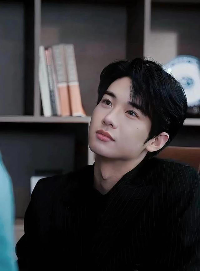 “Tổng tài” showbiz bị nợ lương suốt nửa năm trời- Ảnh 4. “Tổng tài” showbiz bị nợ lương suốt nửa năm trời- Ảnh 4.