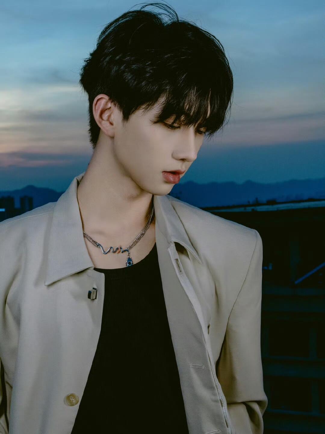 “Tổng tài” showbiz bị nợ lương suốt nửa năm trời- Ảnh 3. “Tổng tài” showbiz bị nợ lương suốt nửa năm trời- Ảnh 3.