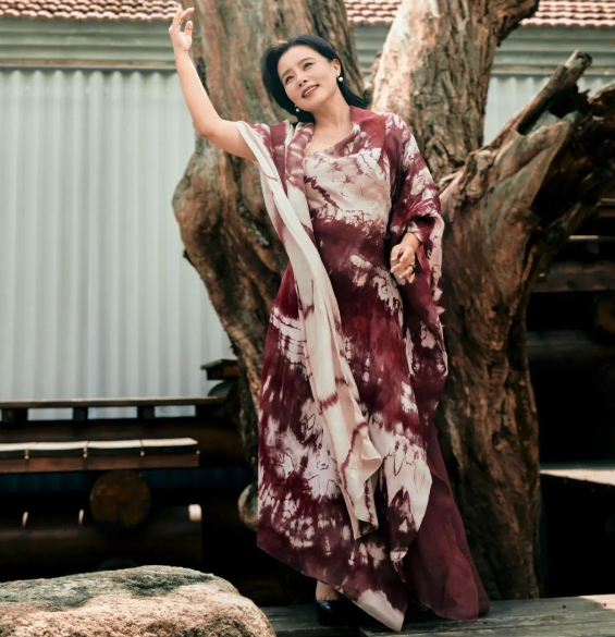 Một nữ ca sĩ tặng hơn 100 món quà để níu kéo tình cảm với người chồng ngoại tình- Ảnh 4. Một nữ ca sĩ tặng hơn 100 món quà để níu kéo tình cảm với người chồng ngoại tình- Ảnh 4.