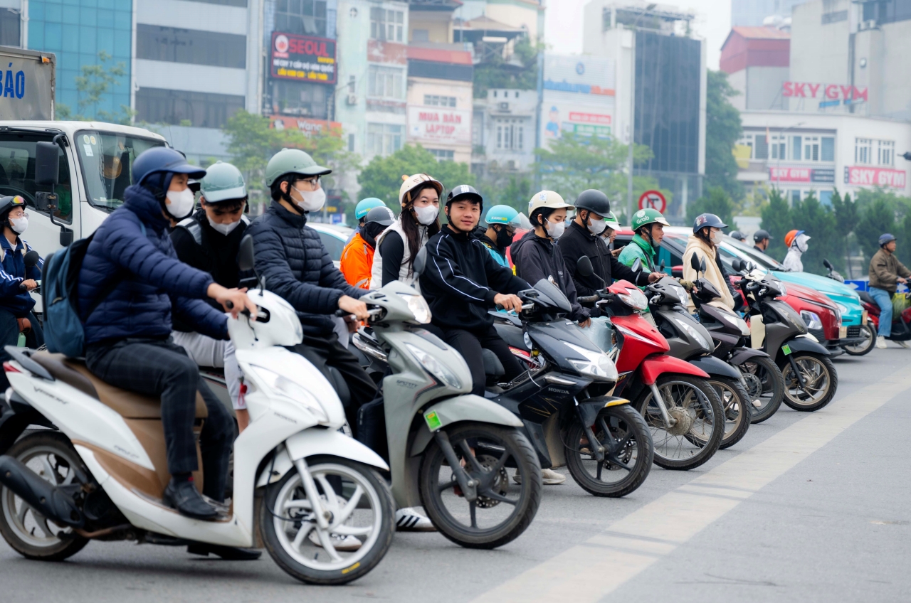 Hình ảnh bất ngờ trên các tuyến phố Hà Nội sau khi 1.837 camera AI chính thức đi vào hoạt động- Ảnh 2. Hình ảnh bất ngờ trên các tuyến phố Hà Nội sau khi 1.837 camera AI chính thức đi vào hoạt động- Ảnh 2.