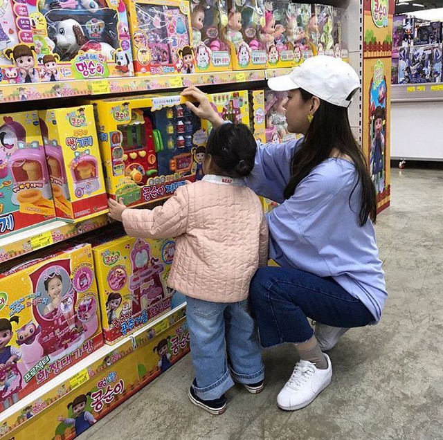 1 câu cha mẹ hay nói khiến con lớn lên tiêu tiền như nước- Ảnh 1.