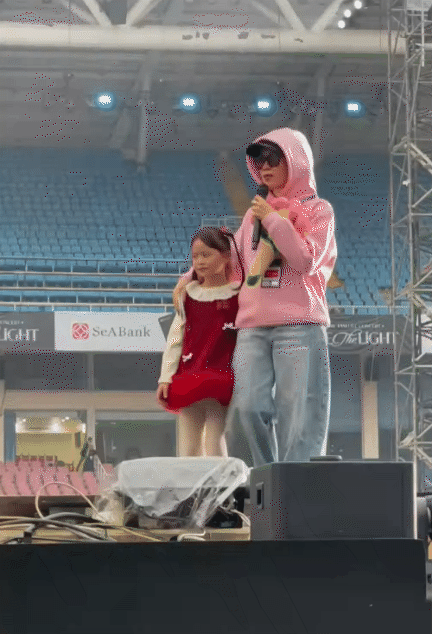 Mỹ Tâm từ chối hát lại ca khúc Đại lễ 2/9 khiến cả nước xúc động- Ảnh 3. Mỹ Tâm từ chối hát lại ca khúc Đại lễ 2/9 khiến cả nước xúc động- Ảnh 3.