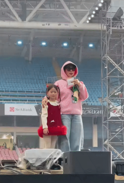 Mỹ Tâm từ chối hát lại ca khúc Đại lễ 2/9 khiến cả nước xúc động- Ảnh 4. Mỹ Tâm từ chối hát lại ca khúc Đại lễ 2/9 khiến cả nước xúc động- Ảnh 4.