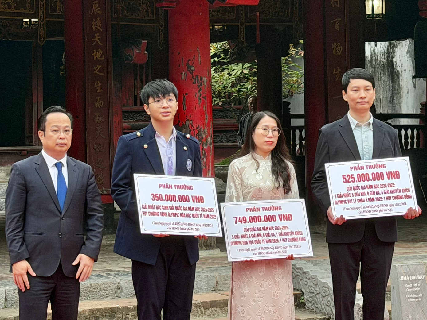 2 học sinh Hà Nội giành Huy chương Vàng Olympic quốc tế được thưởng hơn 600 triệu đồng- Ảnh 2.