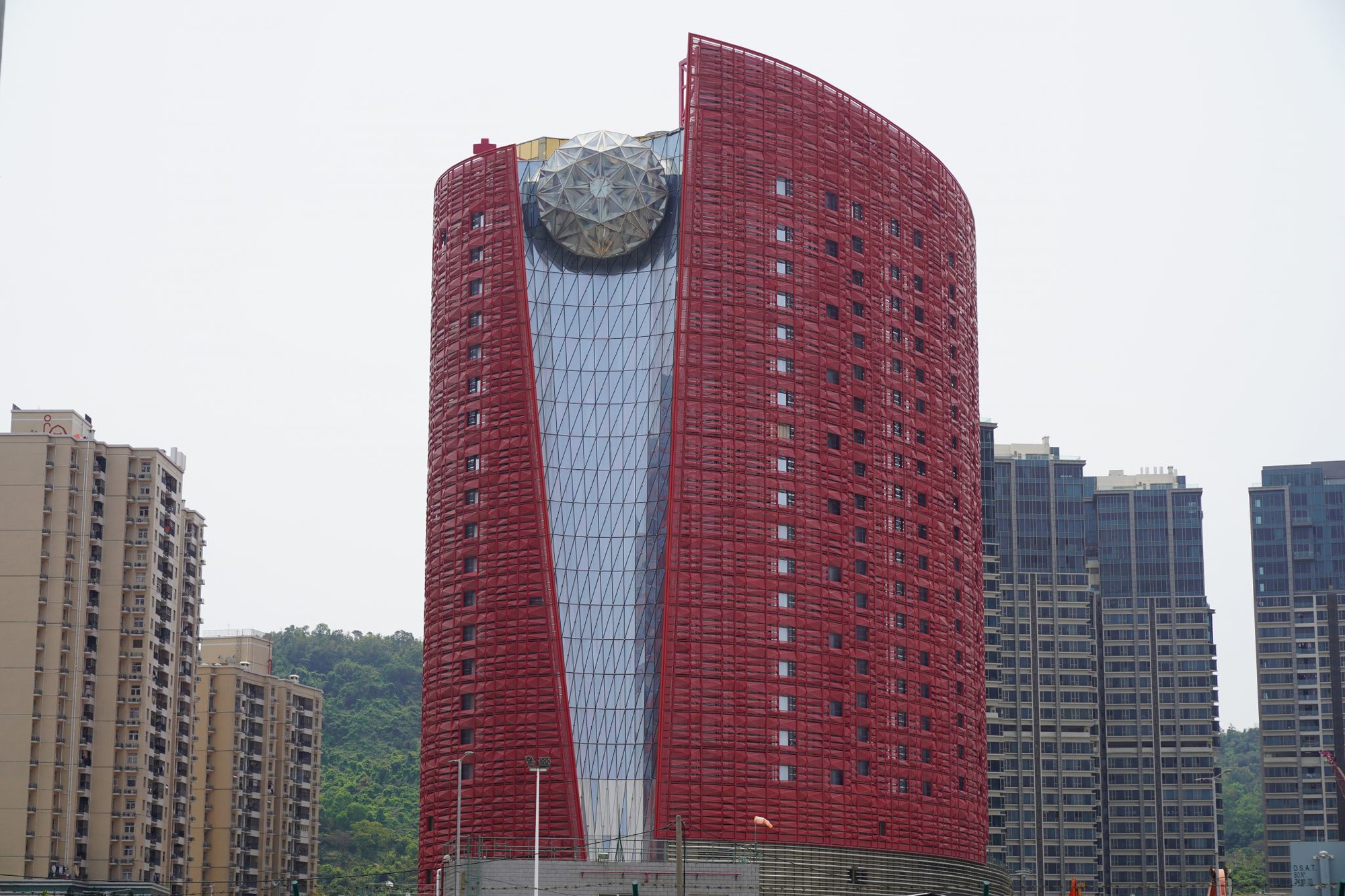 Từng được tỷ phú "xấu nhất Hong Kong (Trung Quốc)" mua với giá hơn 526 tỷ đồng, số phận 30 chiếc Rolls-Royce sau đó ra sao?- Ảnh 3. Từng được tỷ phú "xấu nhất Hong Kong (Trung Quốc)" mua với giá hơn 526 tỷ đồng, số phận 30 chiếc Rolls-Royce sau đó ra sao?- Ảnh 3.