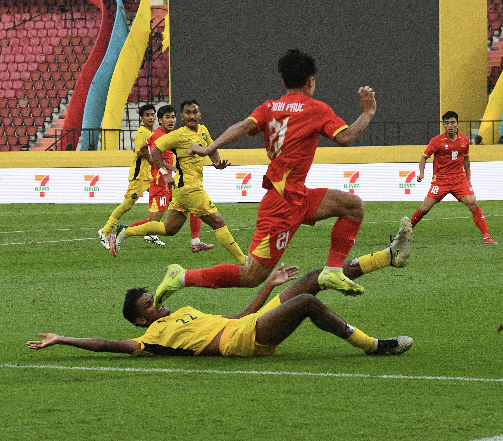 Chỉ đạo U22 Việt Nam cực căng, HLV Kim Sang-sik lộ luôn Chỉ đạo U22 Việt Nam cực căng, HLV Kim Sang-sik lộ luôn