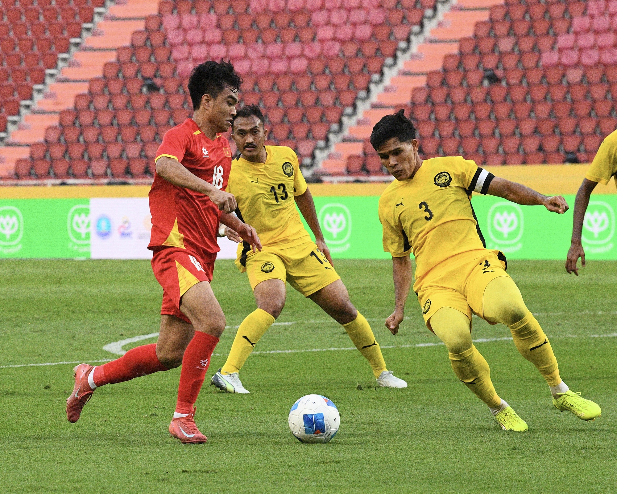 Chỉ đạo U22 Việt Nam cực căng, HLV Kim Sang-sik lộ luôn Chỉ đạo U22 Việt Nam cực căng, HLV Kim Sang-sik lộ luôn