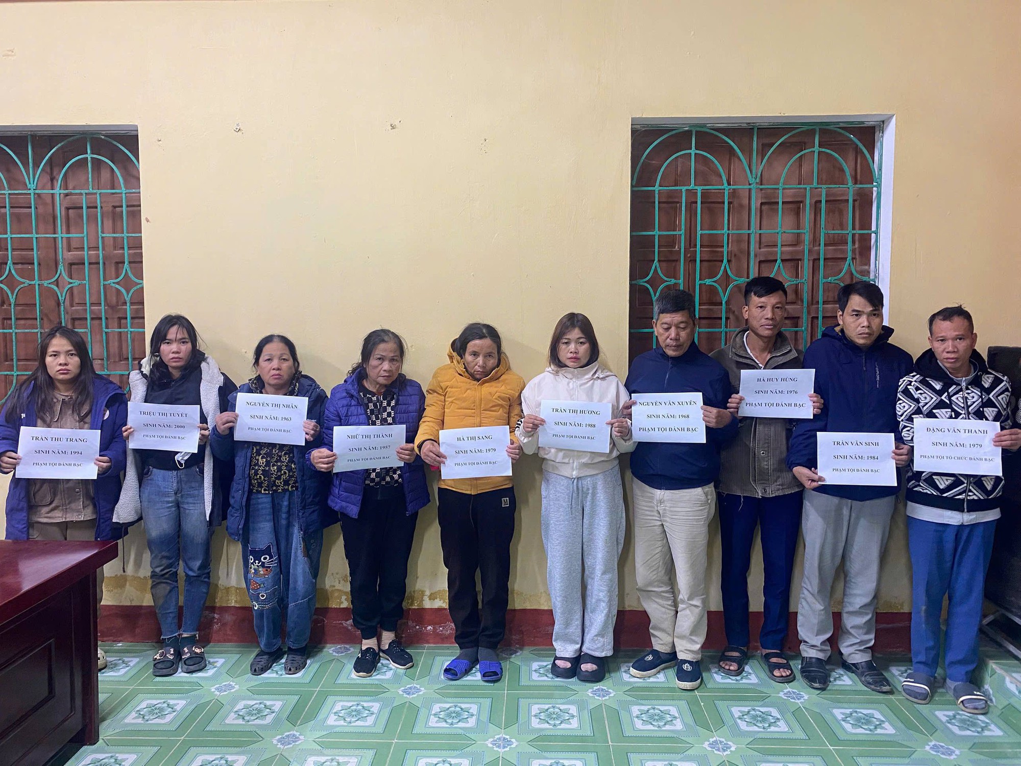 Bắt Trần Thị Hương và nhiều phụ nữ, công an ra cảnh báo nóng- Ảnh 1. Bắt Trần Thị Hương và nhiều phụ nữ, công an ra cảnh báo nóng- Ảnh 1.