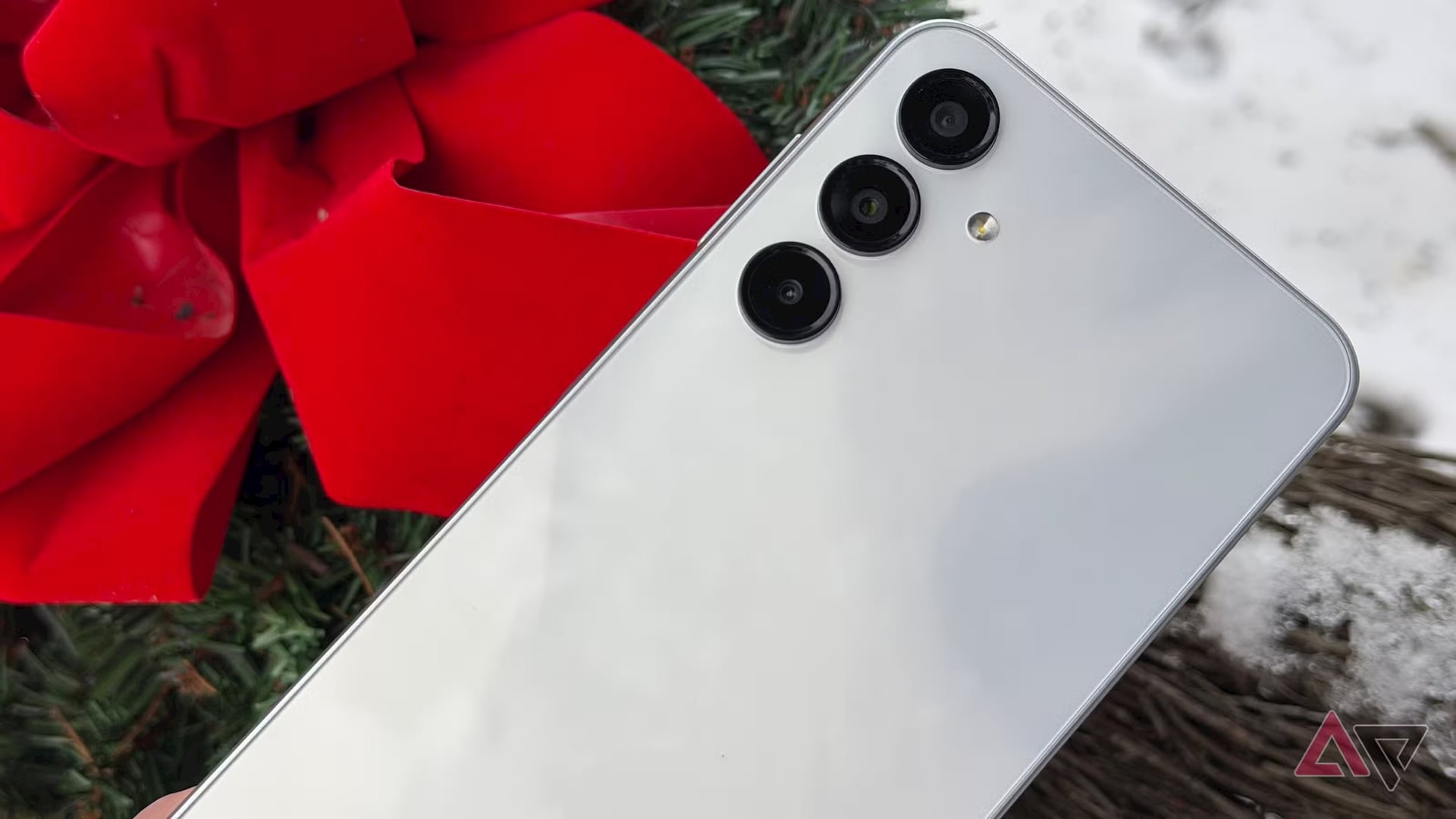 Vượt cả điện thoại Trung Quốc, mẫu máy giá rẻ Samsung gây bất ngờ khi bán chạy nhất thế giới: Giá chỉ 5 triệu- Ảnh 3.