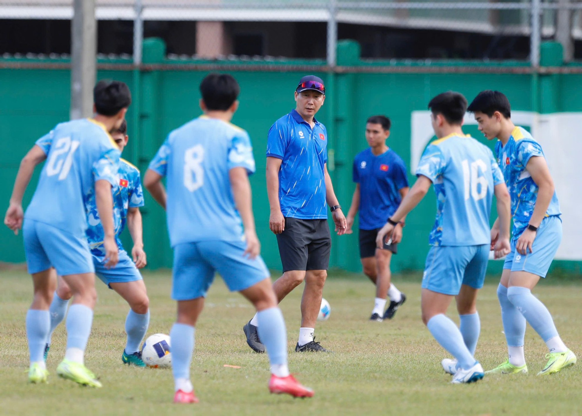 Đội hình U22 Việt Nam vs U22 Malaysia: HLV Kim Sang-sik lấy vé bằng “bài tủ”?- Ảnh 2. Đội hình U22 Việt Nam vs U22 Malaysia: HLV Kim Sang-sik lấy vé bằng “bài tủ”?- Ảnh 2.