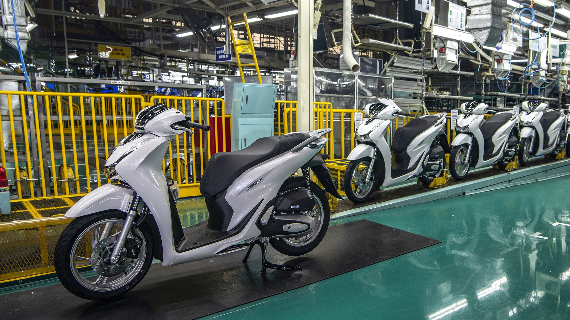 Xe điện lên ngôi, hàng loạt xe máy xăng 'quốc dân' giảm giá sâu dịp cuối năm- Ảnh 2. Xe điện lên ngôi, hàng loạt xe máy xăng 'quốc dân' giảm giá sâu dịp cuối năm- Ảnh 2.