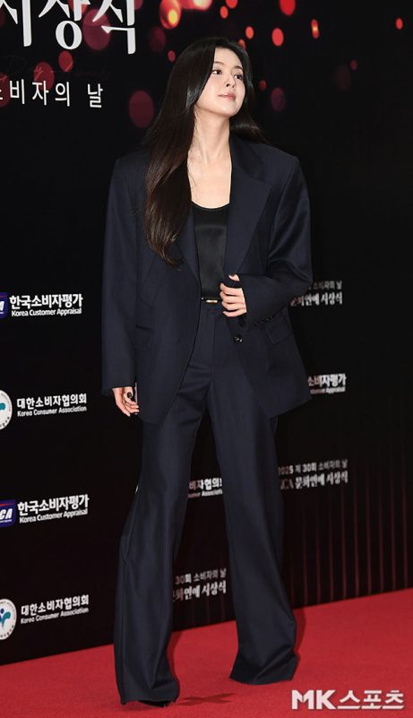 "Bản sao Song Hye Kyo" phản ứng lạ khi nghe tên Lee Kwang Soo, chuyện tình 8 năm sắp đổi khác?- Ảnh 1.