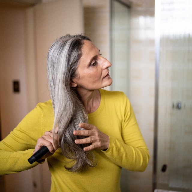 Cứ đổ lỗi cho stress, ai ngờ nguyên nhân mệt mỏi, da xấu, tóc rụng là do thiếu dưỡng chất này: 8 dấu hiệu phụ nữ rất dễ gặp- Ảnh 1.