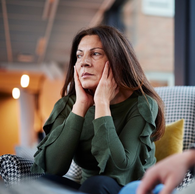 Cứ đổ lỗi cho stress, ai ngờ nguyên nhân mệt mỏi, da xấu, tóc rụng là do thiếu dưỡng chất này: 8 dấu hiệu phụ nữ rất dễ gặp- Ảnh 8.