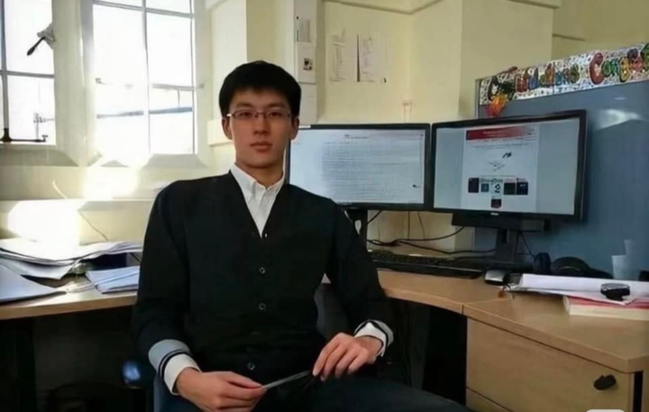 Bức ảnh "nam thần phòng thí nghiệm" nổi tiếng suốt một thập kỷ- Ảnh 1.