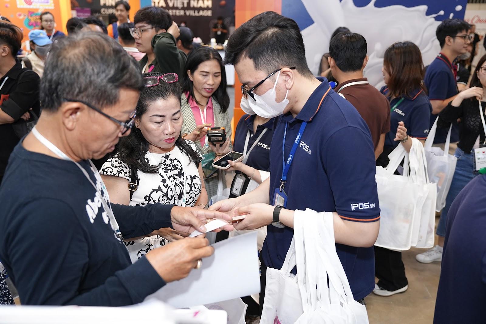 Ví điện tử đua nhau làm mới để giữ chân người dùng- Ảnh 1.