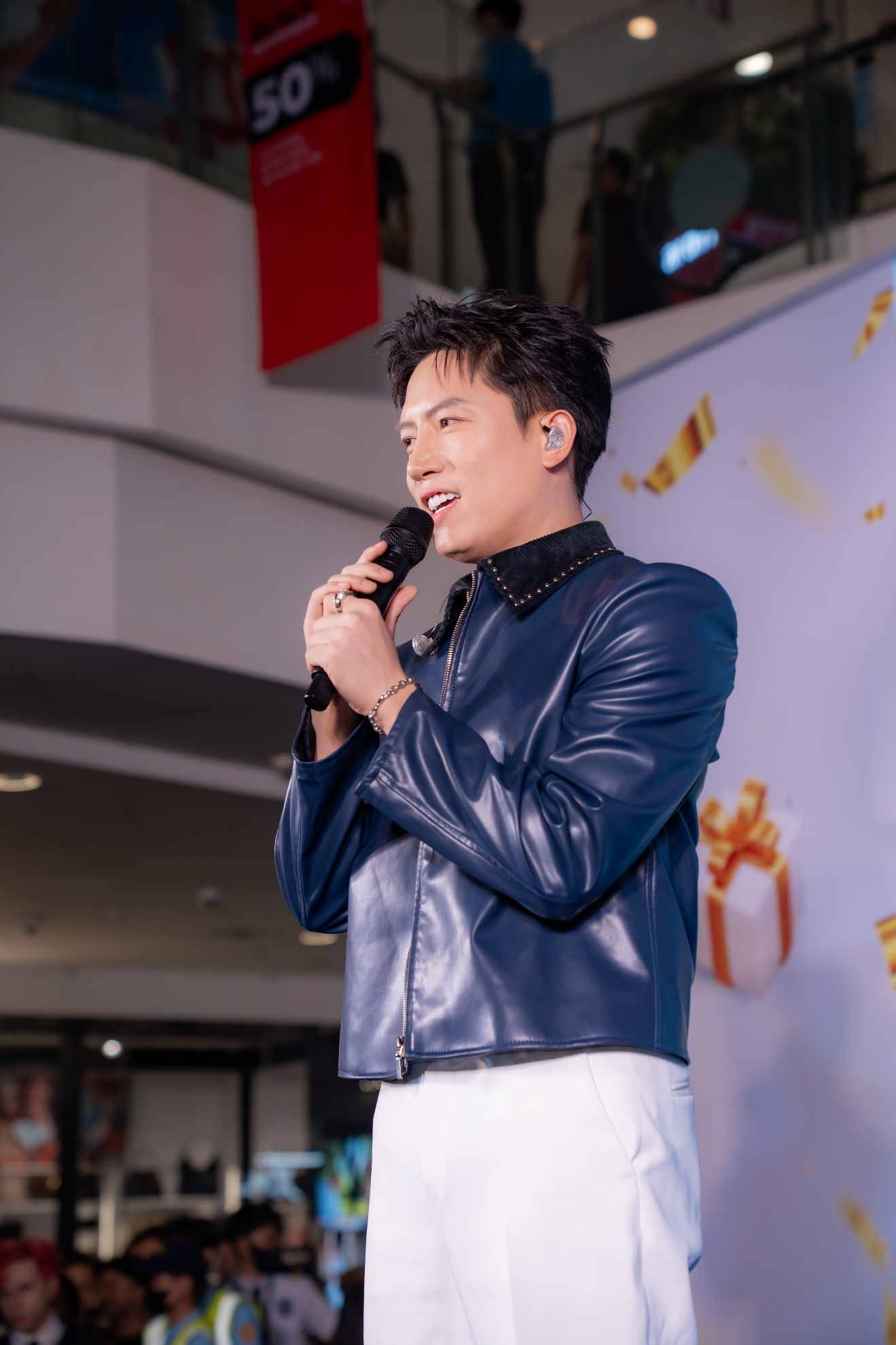 Anh Tú, Bùi Công Nam khuấy động đại tiệc ưu đãi tại chuỗi tọa độ PNJ- Ảnh 2.