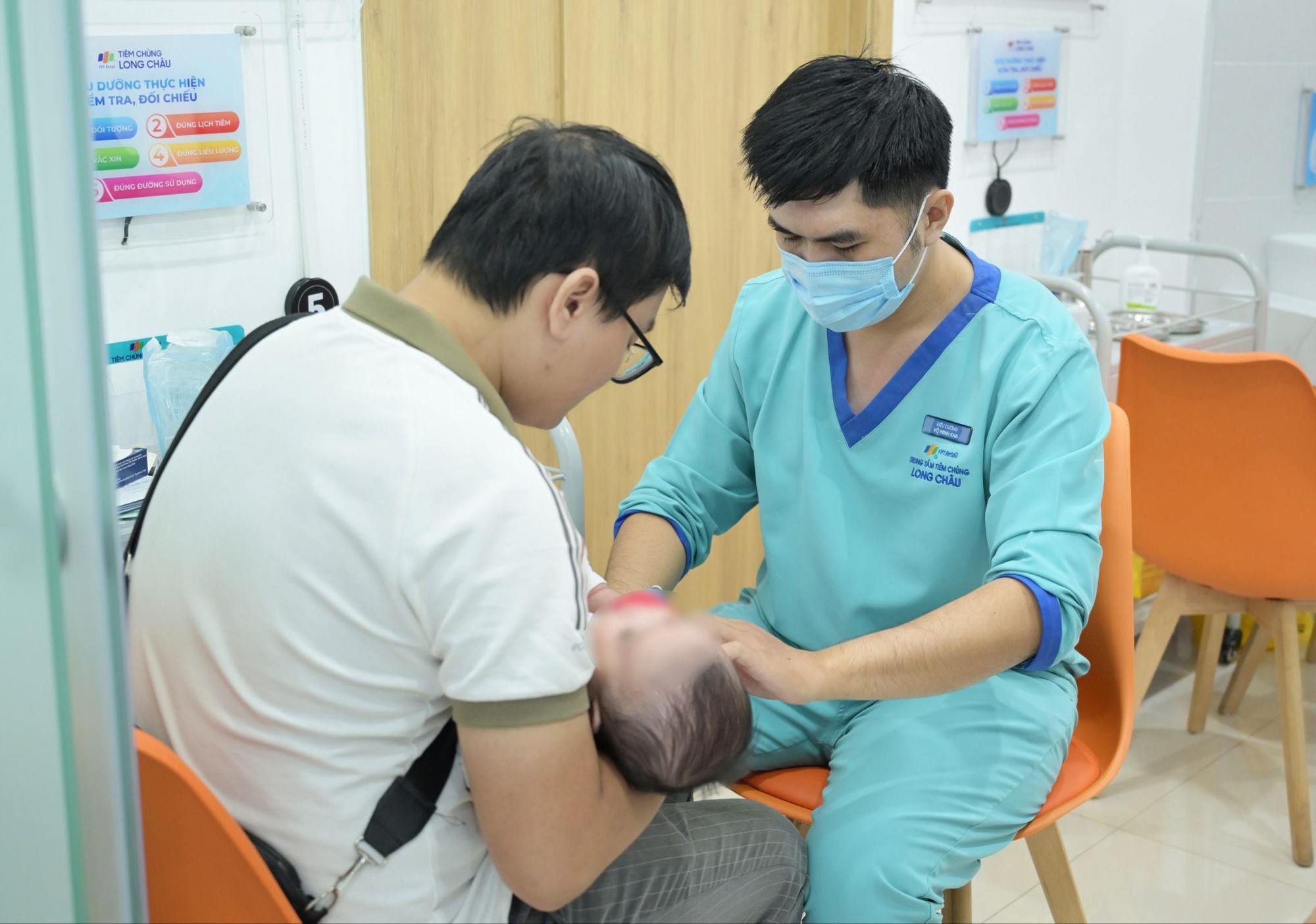 Gần khách hàng, sát khách hành để phục vụ tốt hơn: Long Châu góp phần đồng hành chăm sóc sức khỏe hơn 33 triệu người- Ảnh 3. Gần khách hàng, sát khách hành để phục vụ tốt hơn: Long Châu góp phần đồng hành chăm sóc sức khỏe hơn 33 triệu người- Ảnh 3.