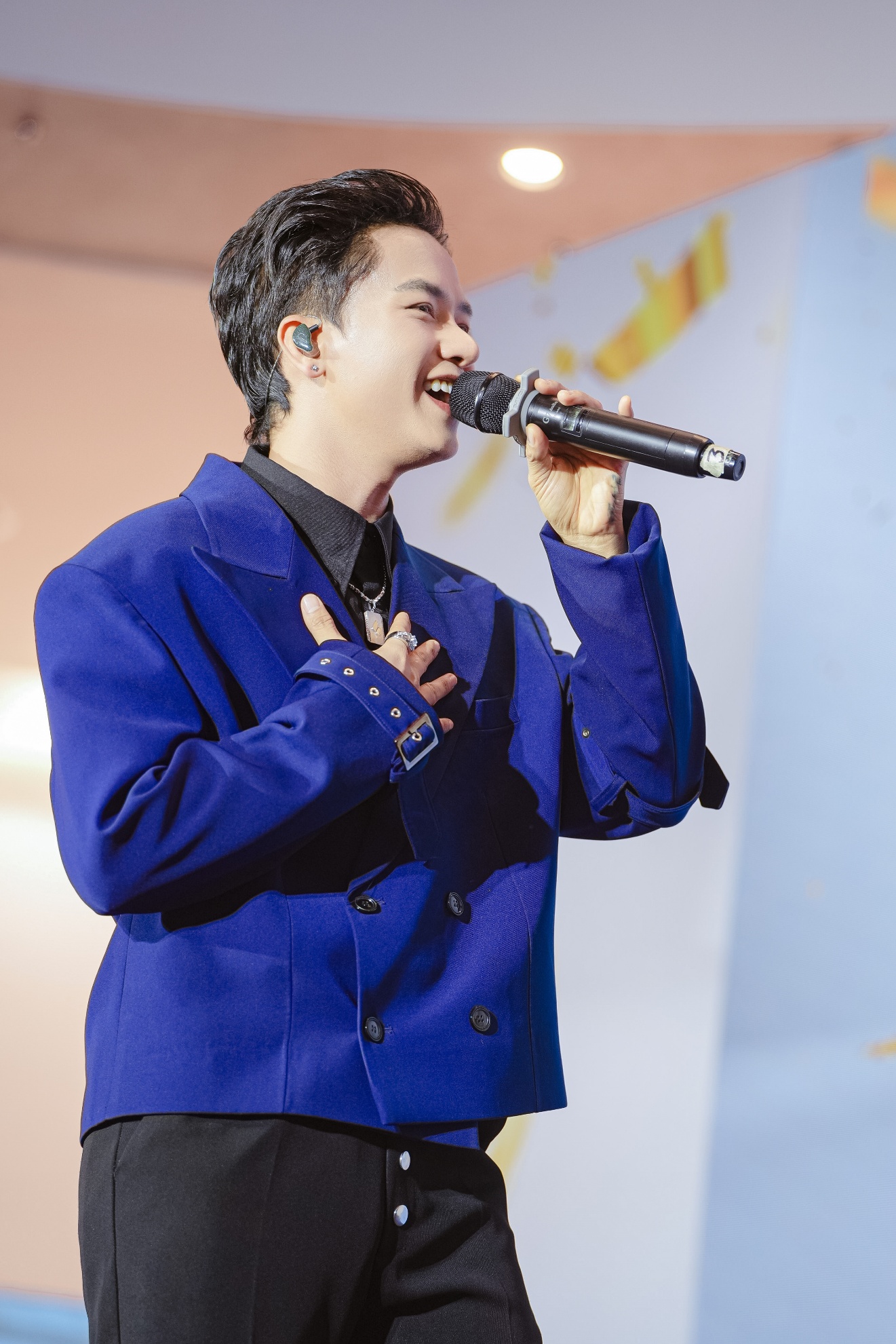 Anh Tú, Bùi Công Nam khuấy động đại tiệc ưu đãi tại chuỗi tọa độ PNJ- Ảnh 3.