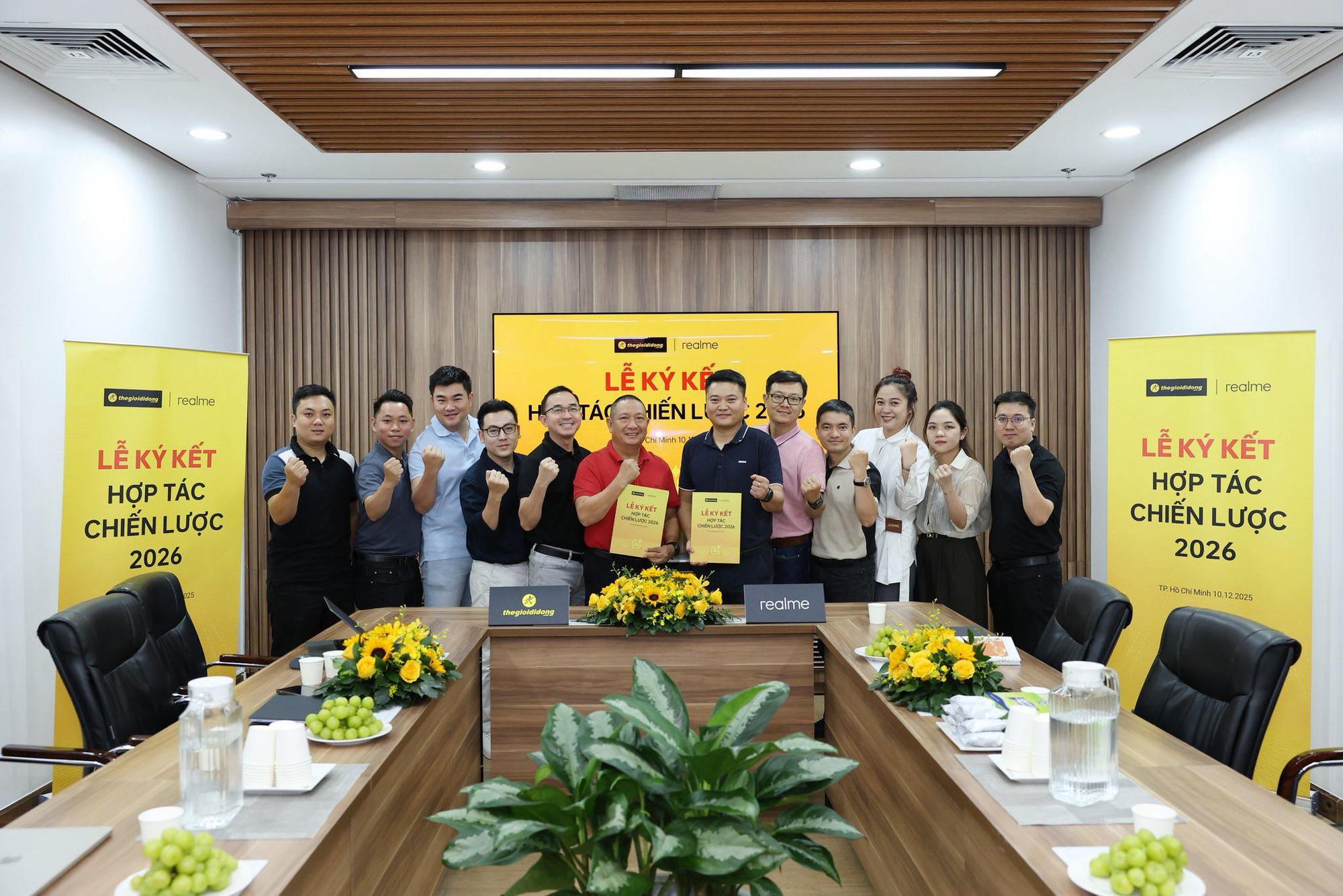 realme và Thế Giới Di Động ký kết chiến lược 2026: Đặt mục tiêu tăng trưởng 2 chữ số, bứt tốc phân khúc trung - cao cấp- Ảnh 3. realme và Thế Giới Di Động ký kết chiến lược 2026: Đặt mục tiêu tăng trưởng 2 chữ số, bứt tốc phân khúc trung - cao cấp- Ảnh 3.