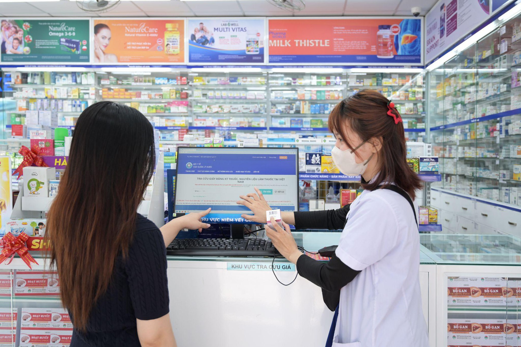 Gần khách hàng, sát khách hành để phục vụ tốt hơn: Long Châu góp phần đồng hành chăm sóc sức khỏe hơn 33 triệu người- Ảnh 4. Gần khách hàng, sát khách hành để phục vụ tốt hơn: Long Châu góp phần đồng hành chăm sóc sức khỏe hơn 33 triệu người- Ảnh 4.