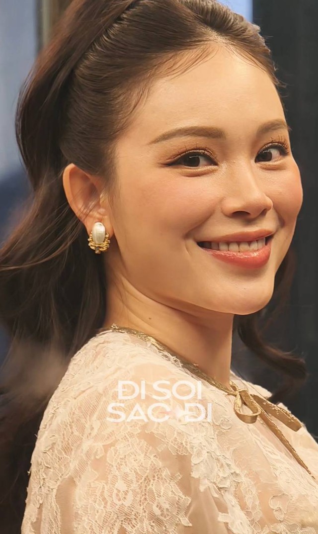 Cam zoom soi cận làn da dàn mỹ nhân Việt: Huyền Baby không điểm chê, Tóc Tiên với son đỏ là thần- Ảnh 2. Cam zoom soi cận làn da dàn mỹ nhân Việt: Huyền Baby không điểm chê, Tóc Tiên với son đỏ là thần- Ảnh 2.