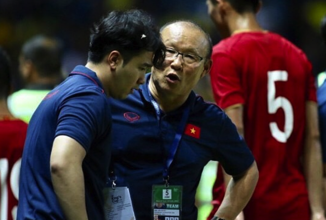 HLV thể lực ĐT Việt Nam tung ảnh cưới xịn xò, cô dâu xinh như idol Hàn, Duy Mạnh, Hoàng Đức thả tim chúc mừng- Ảnh 3.