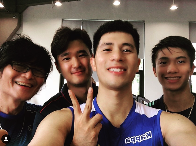 HLV thể lực ĐT Việt Nam tung ảnh cưới xịn xò, cô dâu xinh như idol Hàn, Duy Mạnh, Hoàng Đức thả tim chúc mừng- Ảnh 2.