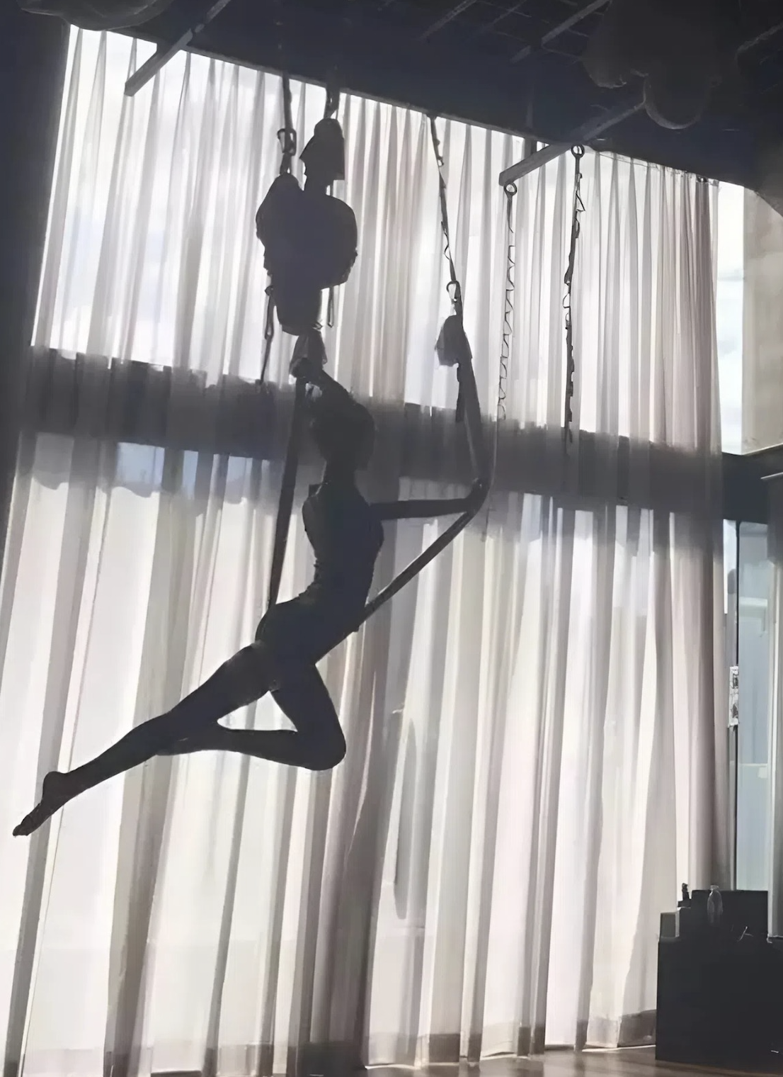 Lạ lùng: Karina giảm cân bằng cách ăn mặc đẹp- Ảnh 3. Lạ lùng: Karina giảm cân bằng cách ăn mặc đẹp- Ảnh 3.