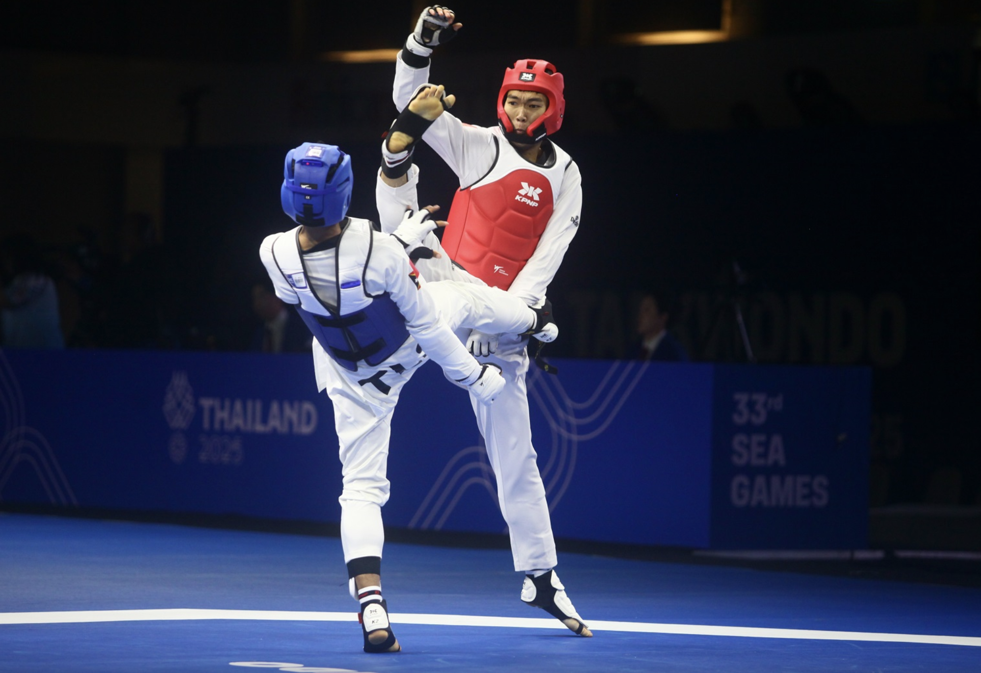 Võ Việt Nam "out trình" đánh cho đối thủ xây xẩm mặt mày, liên tiếp giành HCV SEA Games- Ảnh 5. Võ Việt Nam "out trình" đánh cho đối thủ xây xẩm mặt mày, liên tiếp giành HCV SEA Games- Ảnh 5.