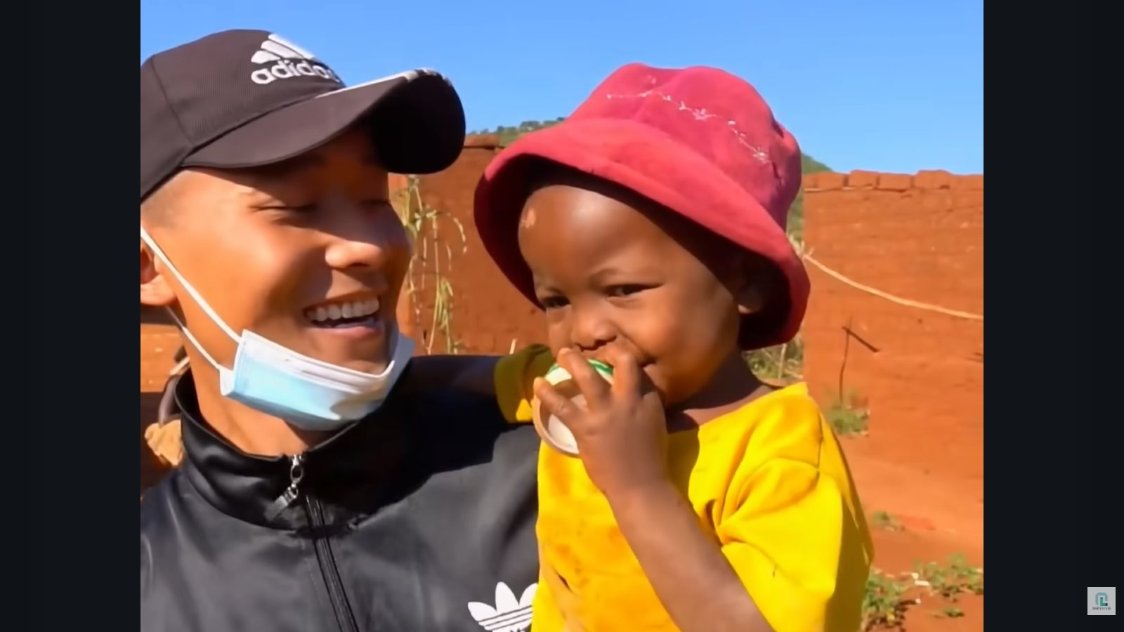 Động thái lạ của kênh Quang Linh Vlogs- Ảnh 1.