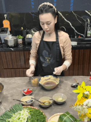 Phương Oanh lộ diện, ngoại hình hiện tại sao lại thế này?- Ảnh 2. Phương Oanh lộ diện, ngoại hình hiện tại sao lại thế này?- Ảnh 2.