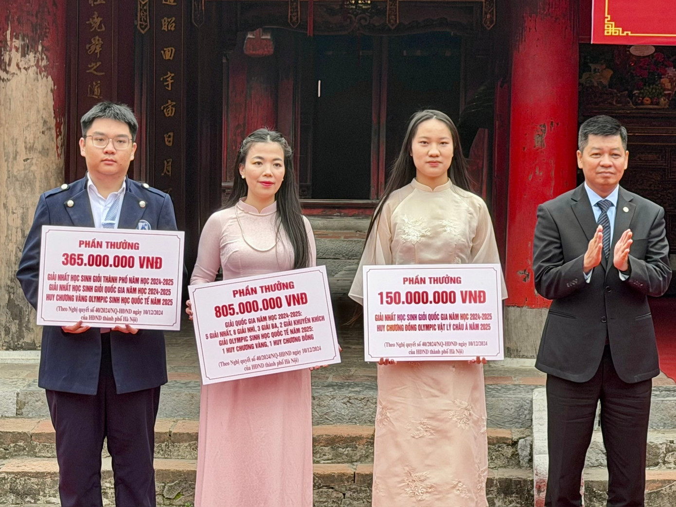 2 học sinh Hà Nội giành Huy chương Vàng Olympic quốc tế được thưởng hơn 600 triệu đồng- Ảnh 1.