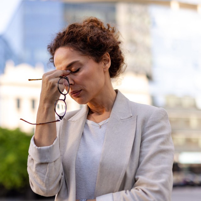 Cứ đổ lỗi cho stress, ai ngờ nguyên nhân mệt mỏi, da xấu, tóc rụng là do thiếu dưỡng chất này: 8 dấu hiệu phụ nữ rất dễ gặp- Ảnh 6.