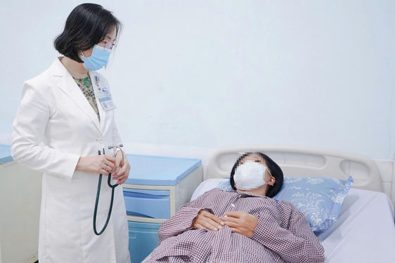 Đổ bệnh do thời tiết ẩm ương- Ảnh 1. Đổ bệnh do thời tiết ẩm ương- Ảnh 1.