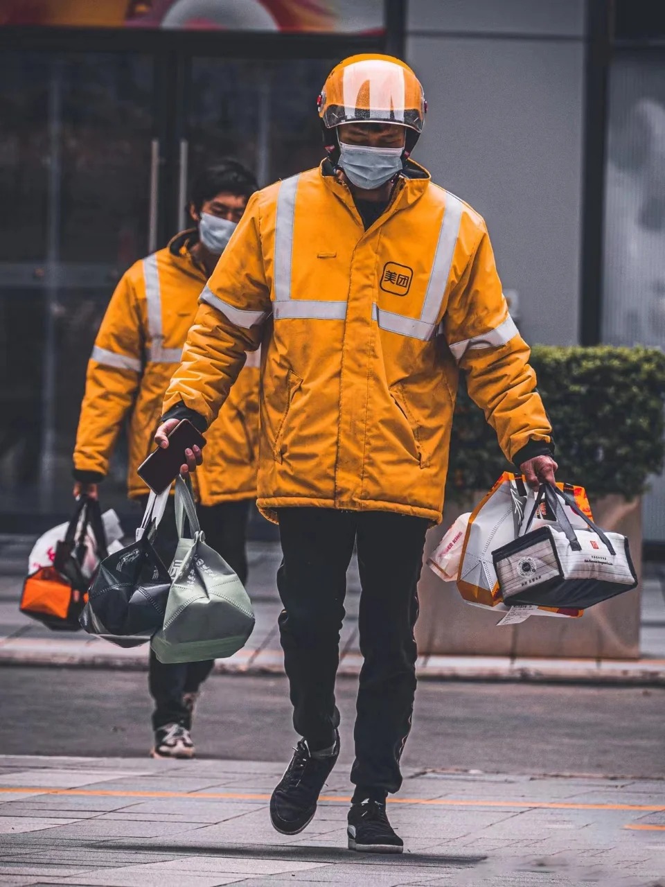 Tiết kiệm được 5,6 tỷ nhưng vẫn chạy shipper 12 tiếng/ngày: Lý do nghẹn ngào- Ảnh 2.