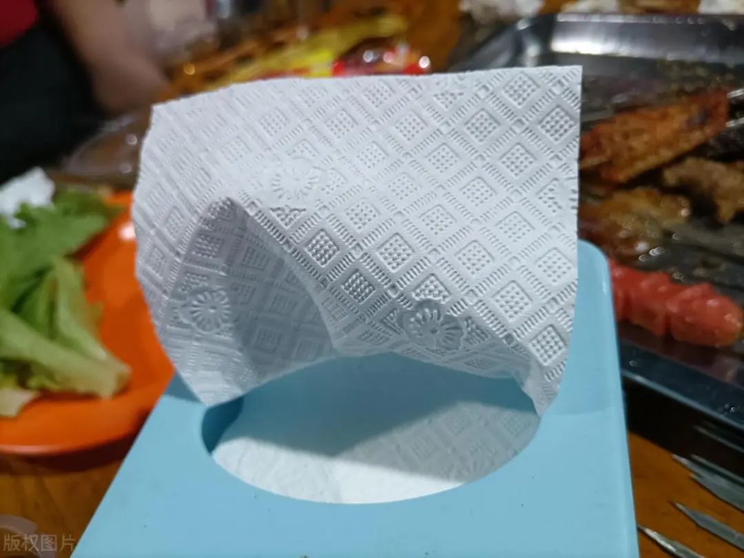 Phát hiện nhiều mẫu khăn giấy chứa vi khuẩn vượt ngưỡng cho phép 13 lần: Chuyên gia cảnh báo 1 loại ngấm đẫm chất gây dị ứng, ung thư- Ảnh 1.