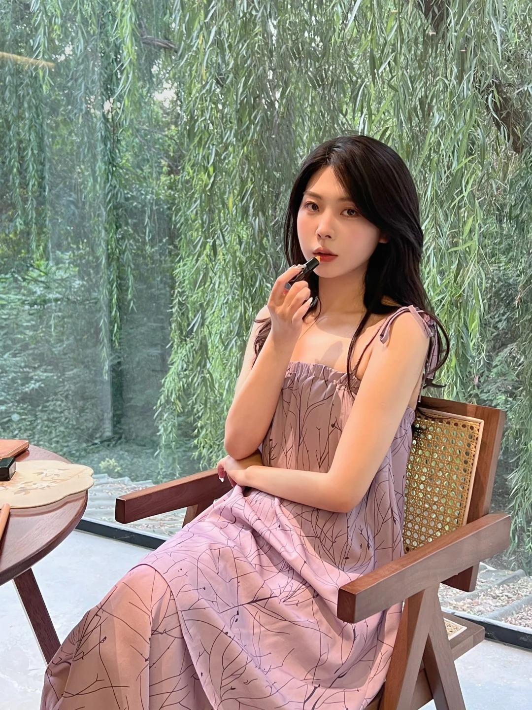 5 son dưỡng chống nắng giá bình dân không thể thiếu, dùng đều môi còn bớt thâm và hồng hẳn lên- Ảnh 2.