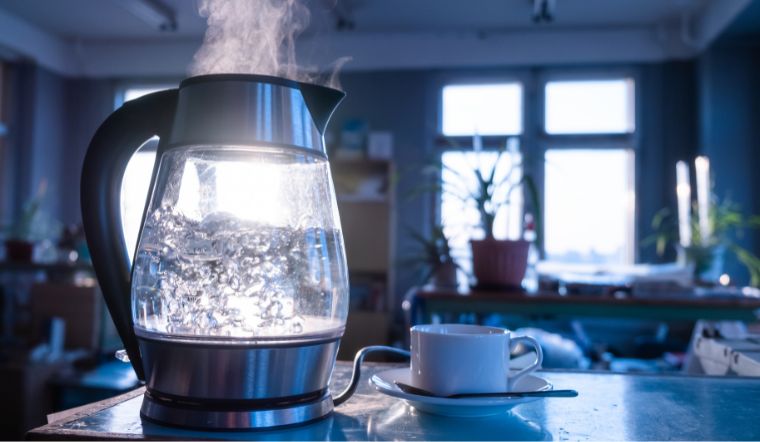 10 năm dùng bình siêu tốc, tôi mới rút ra 5 nguyên tắc vàng vừa an toàn lại còn tiết kiệm điện- Ảnh 1.